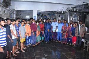 ஆவின் ஊழியர்களுடன்...