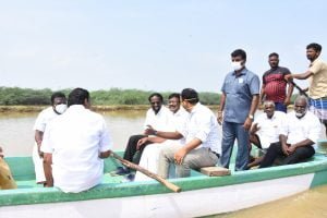 படகில் பயணம்...